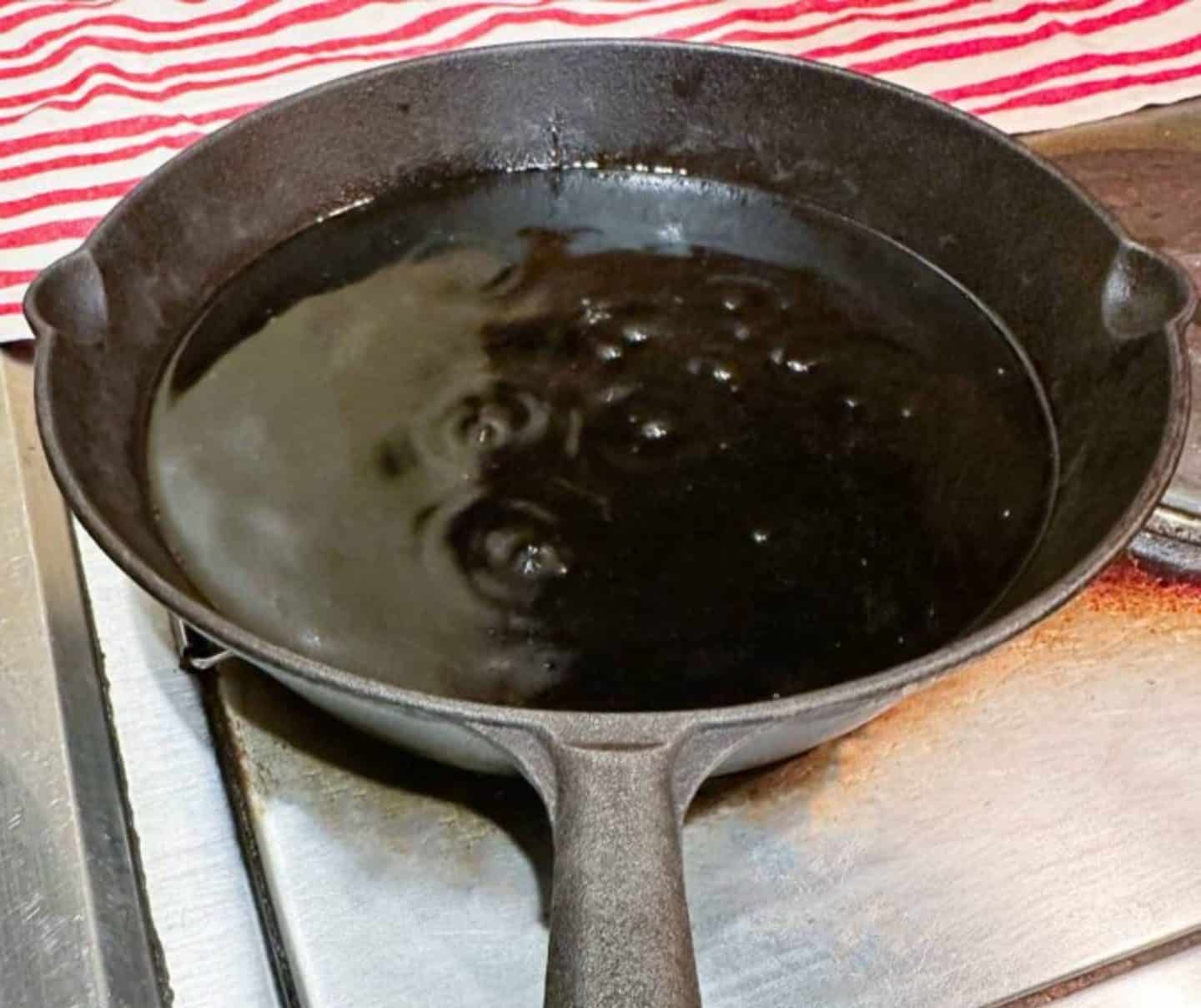 What is the smoke point of cooking oil?