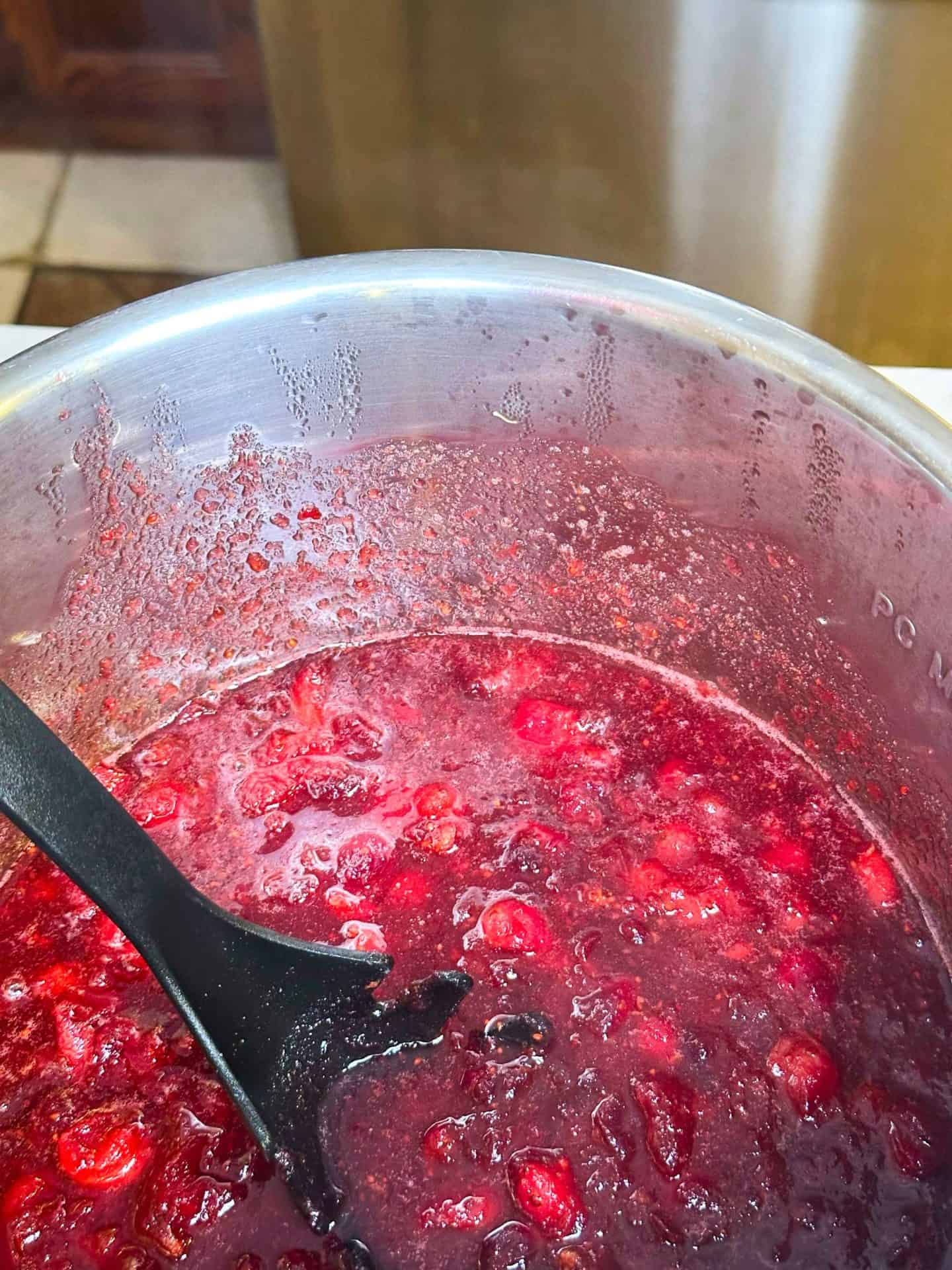How to make Instant Pot cranberry sauce