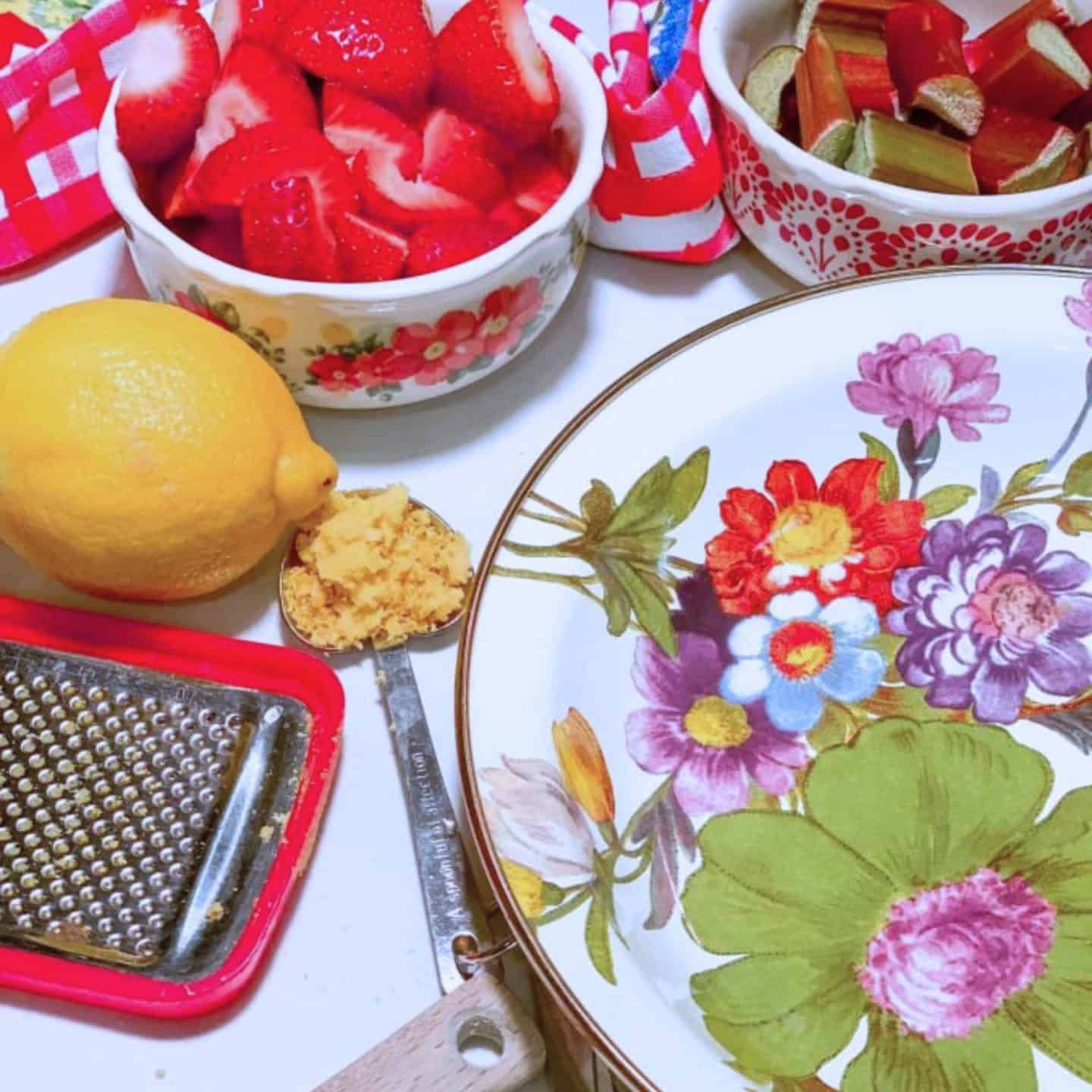 Strawberry Rhubarb Pie Ingredints