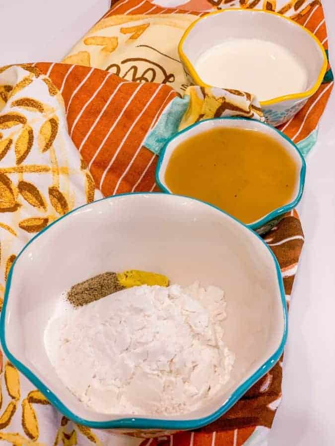 Flour, chicken broth, heavy cream, and seasonings for Shaunda Necole’s quick smothered chicken gravy from The Soul Food Pot®.