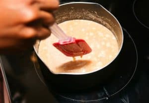 slightly thickened seasoned sauce for mac and cheese